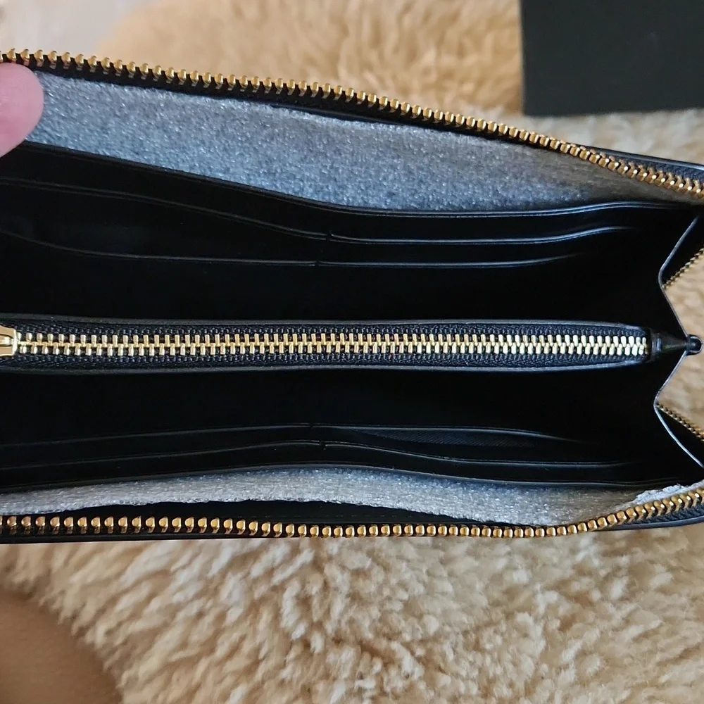 NWT IOB Coach Black Smooth Leather Slim Accordian Zippered Wallet 🖤💛🎁 - Picture 10 of 16